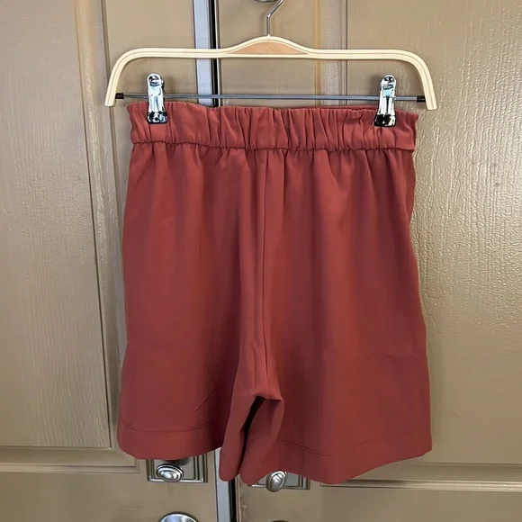 Lululemon - Picture 2 of 4